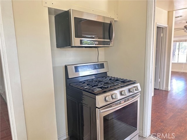 Building Photo - 1127 E Larkwood St