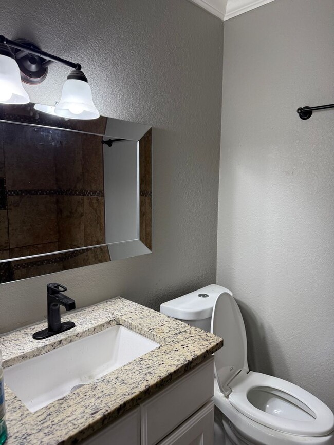 Building Photo - House for rent in Arlington