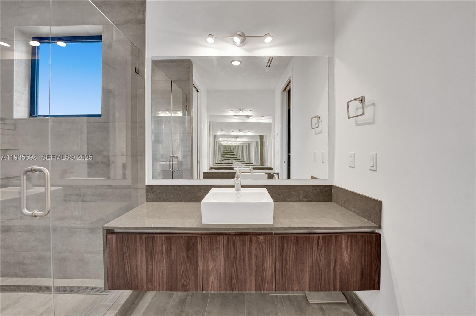 Building Photo - 3465 SW 3rd Ave