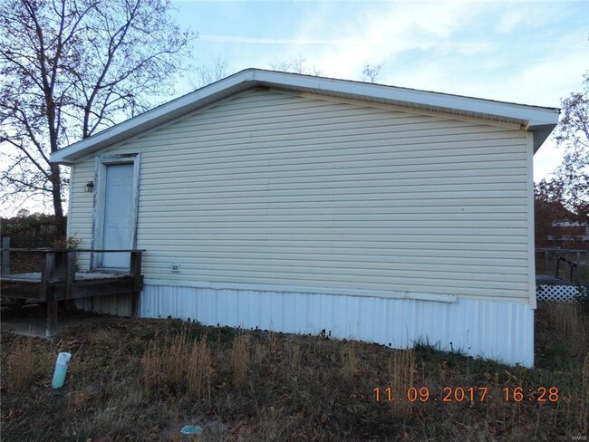 Building Photo - MINERAL POINT - large ranch home with fire...