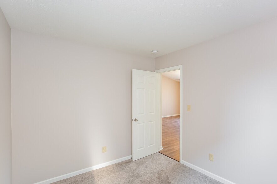 Building Photo - 11550 Ross Common Dr