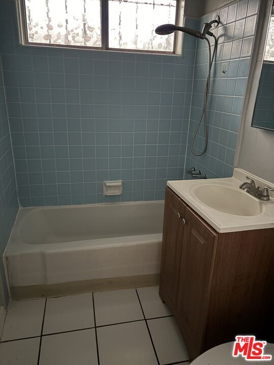 Building Photo - 961 S Kenmore Ave