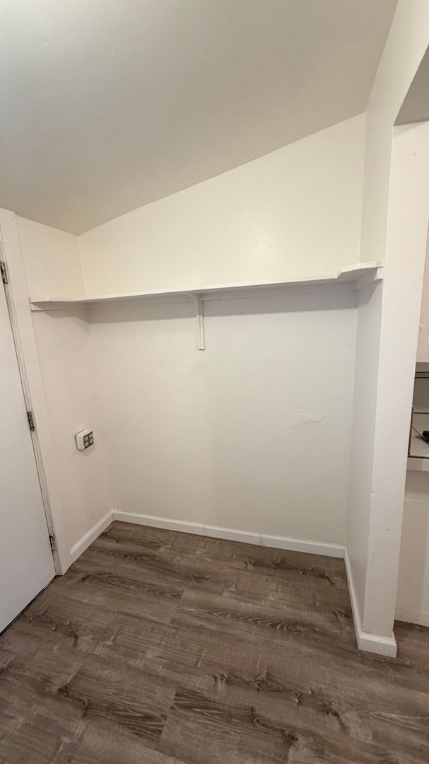 Building Photo - 924 E Yosemite Ave