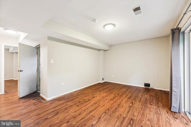 Building Photo - 10004 Dalroy Ct