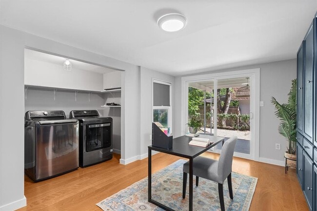 Building Photo - 3400 Santa Fe Dr