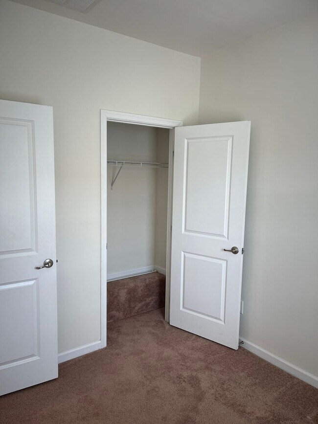 Building Photo - 1253 Elderslie Ln