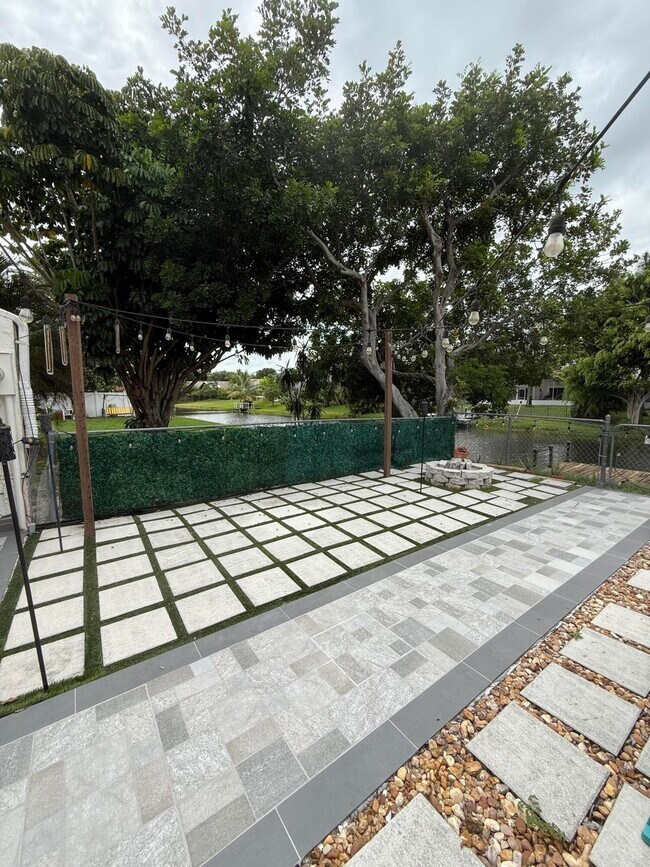 Building Photo - 12394 Westhampton Cir