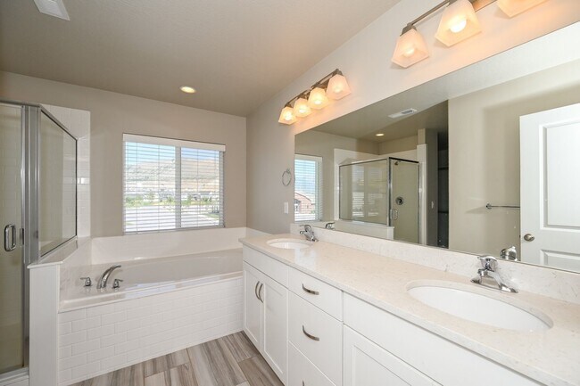 Building Photo - Beautiful Spacious Home in Bluffdale!