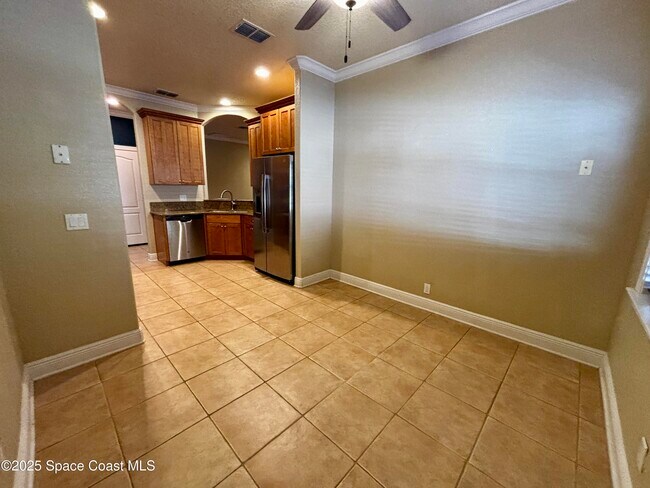 Building Photo - 1390 Isabella Dr