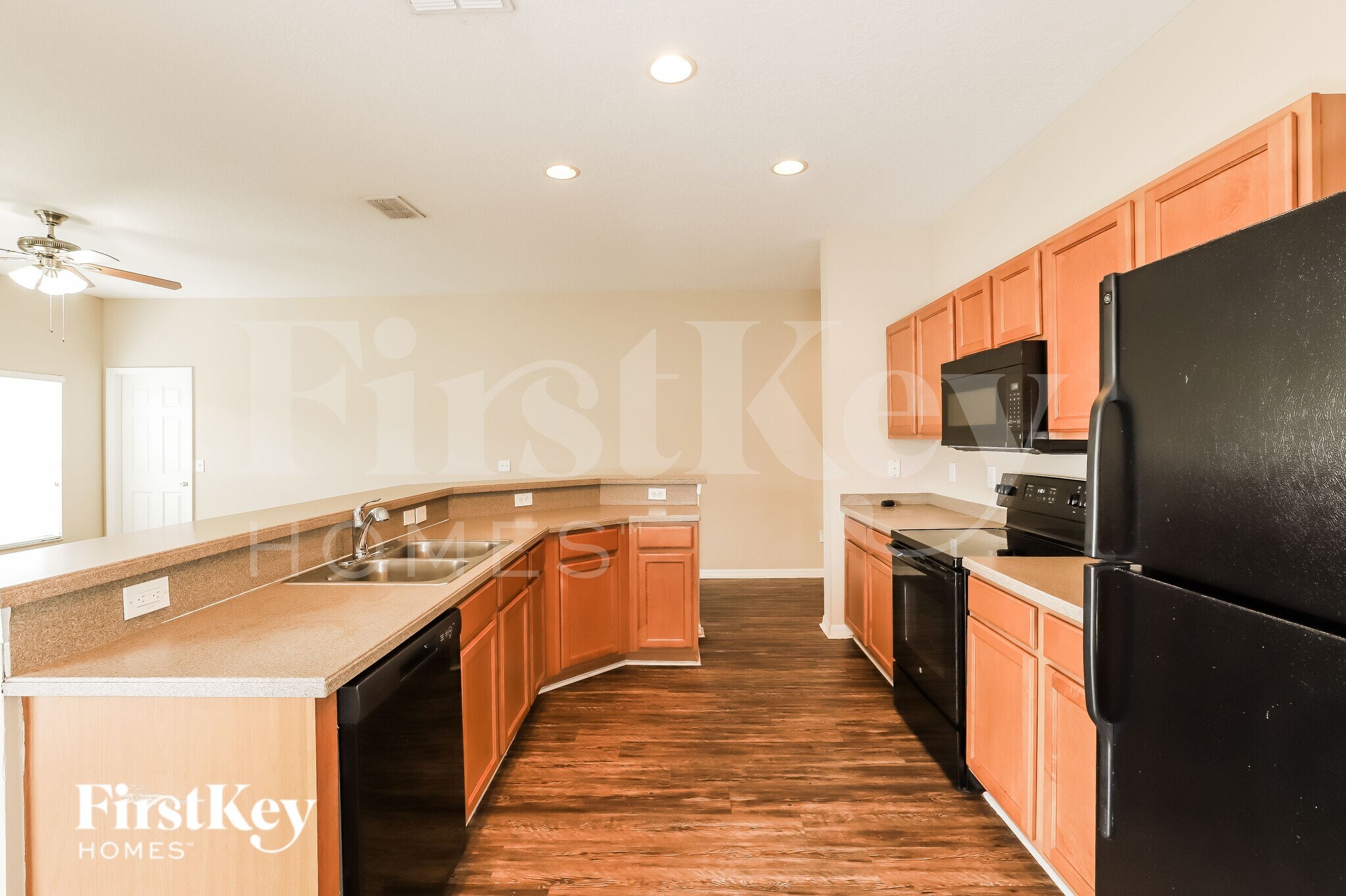 Building Photo - 734 Star Pointe Dr