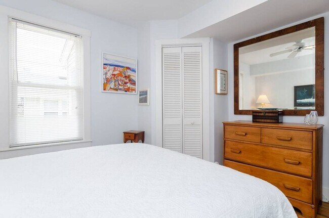 Building Photo - 8 Sunset Ave