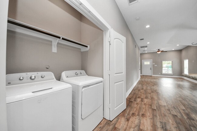 Building Photo - 1322 E 36th St