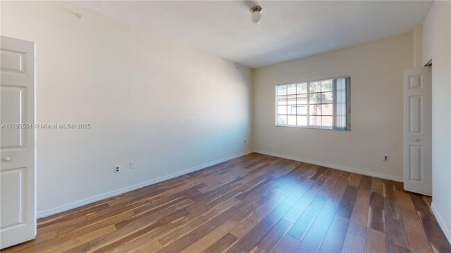 Building Photo - 2107 SE 10th Ave