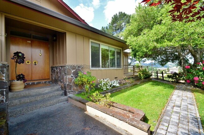 Building Photo - 20 Portola Ave