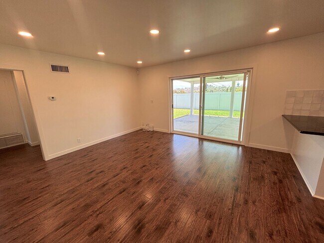 Building Photo - 4 Bedroom home located in beautiful La Habra neighborhood