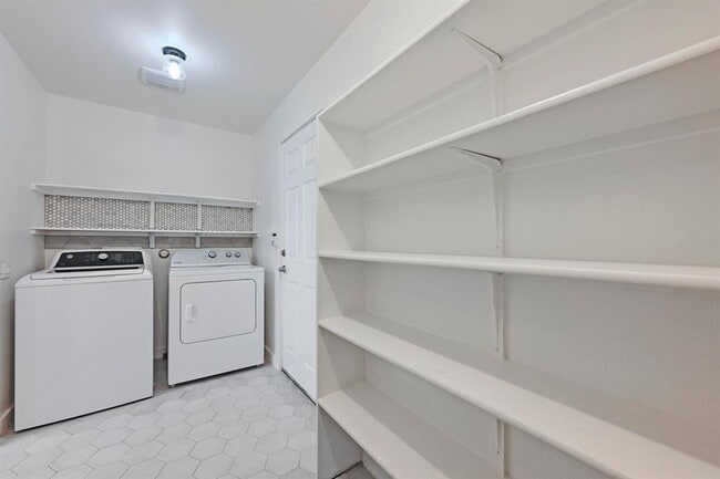 Building Photo - 7004 Ashen Ln
