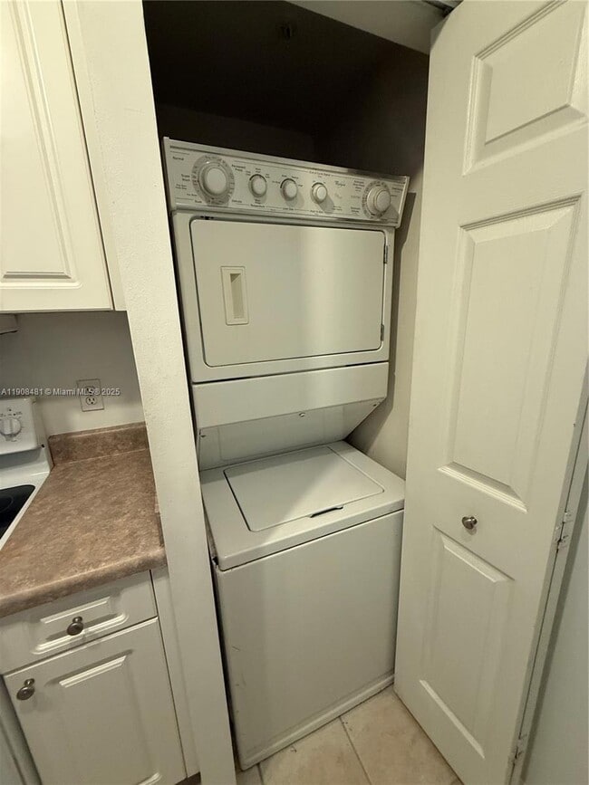 Building Photo - 17100 N Bay Rd