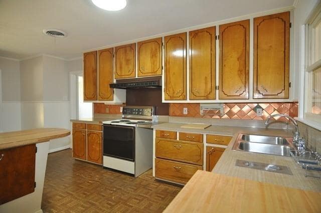 Building Photo - 402 E Carolyn Dr