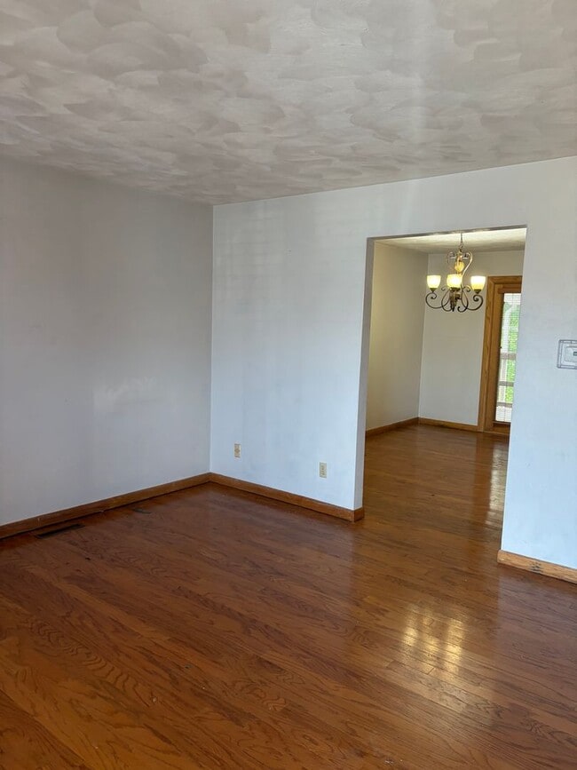 Building Photo - Cross Lanes Townhouse