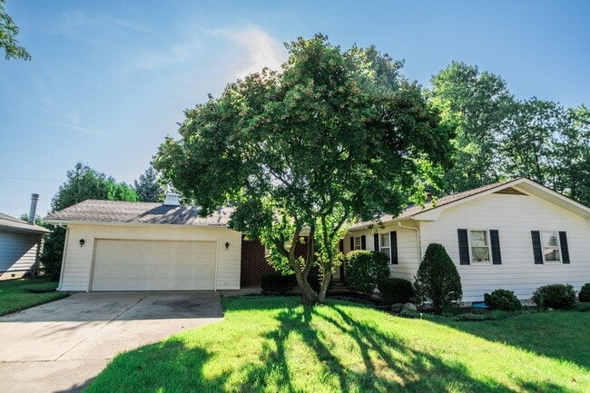 Building Photo - 3 bed 2 bath home in Valparaiso