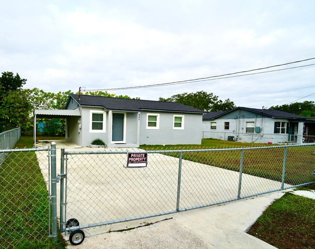 Building Photo - 885 Ruby Ave