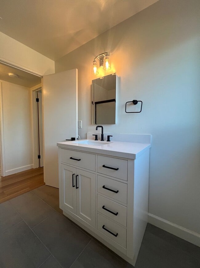 Building Photo - GORGEOUS REMODELED 3 BEDROOM HOME IN TAHOE PARK!!