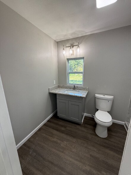 Building Photo - 10040 LA-44