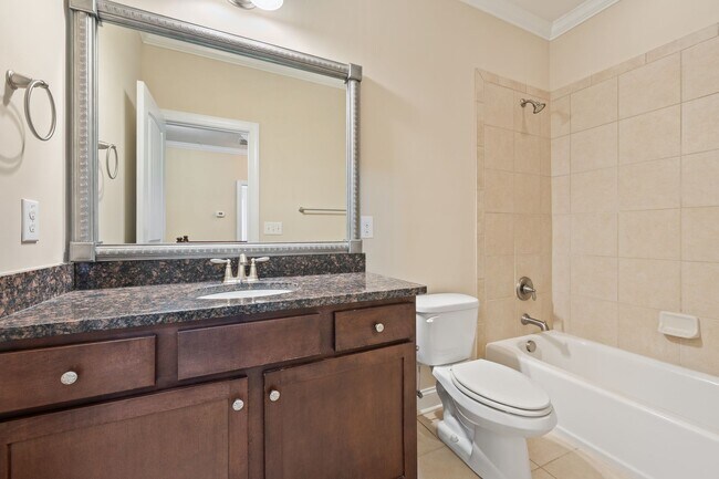 Building Photo - Beautiful Spacious Three Bedroom Townhouse in Carrboro!