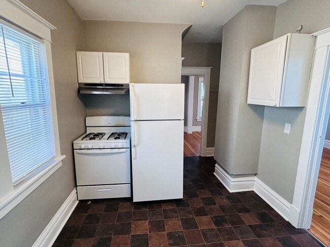 Building Photo - Great 3 Bedroom Home Near Whole Foods and ...