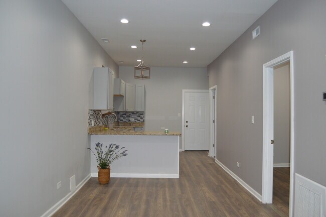 Building Photo - 2812 S Trumbull Ave