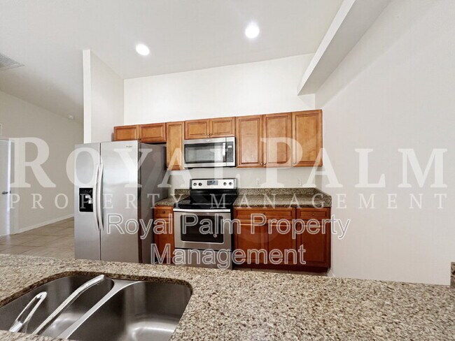 Building Photo - 111 SE 2nd Ave