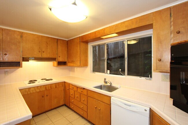 Building Photo - Contemporary North Berkeley 2 Bedroom Condominium