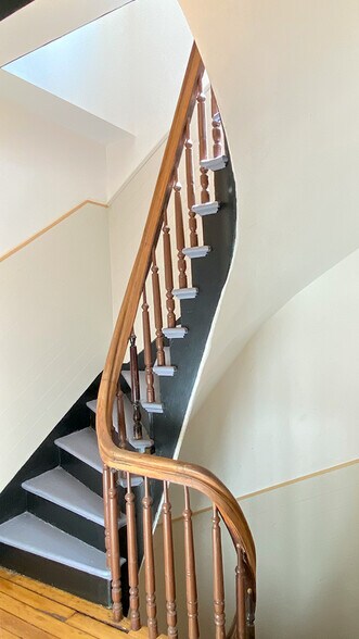 Building Photo - 183 4th St