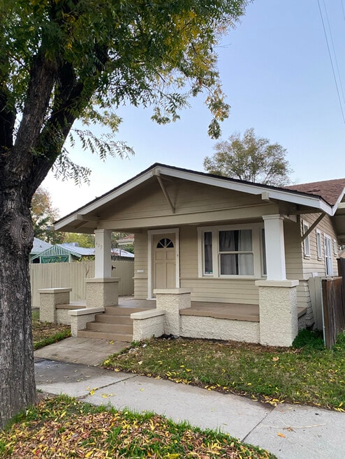 Building Photo - 409 Cedar Ave