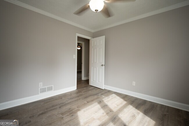 Building Photo - 1030 Carriage Hill Rd