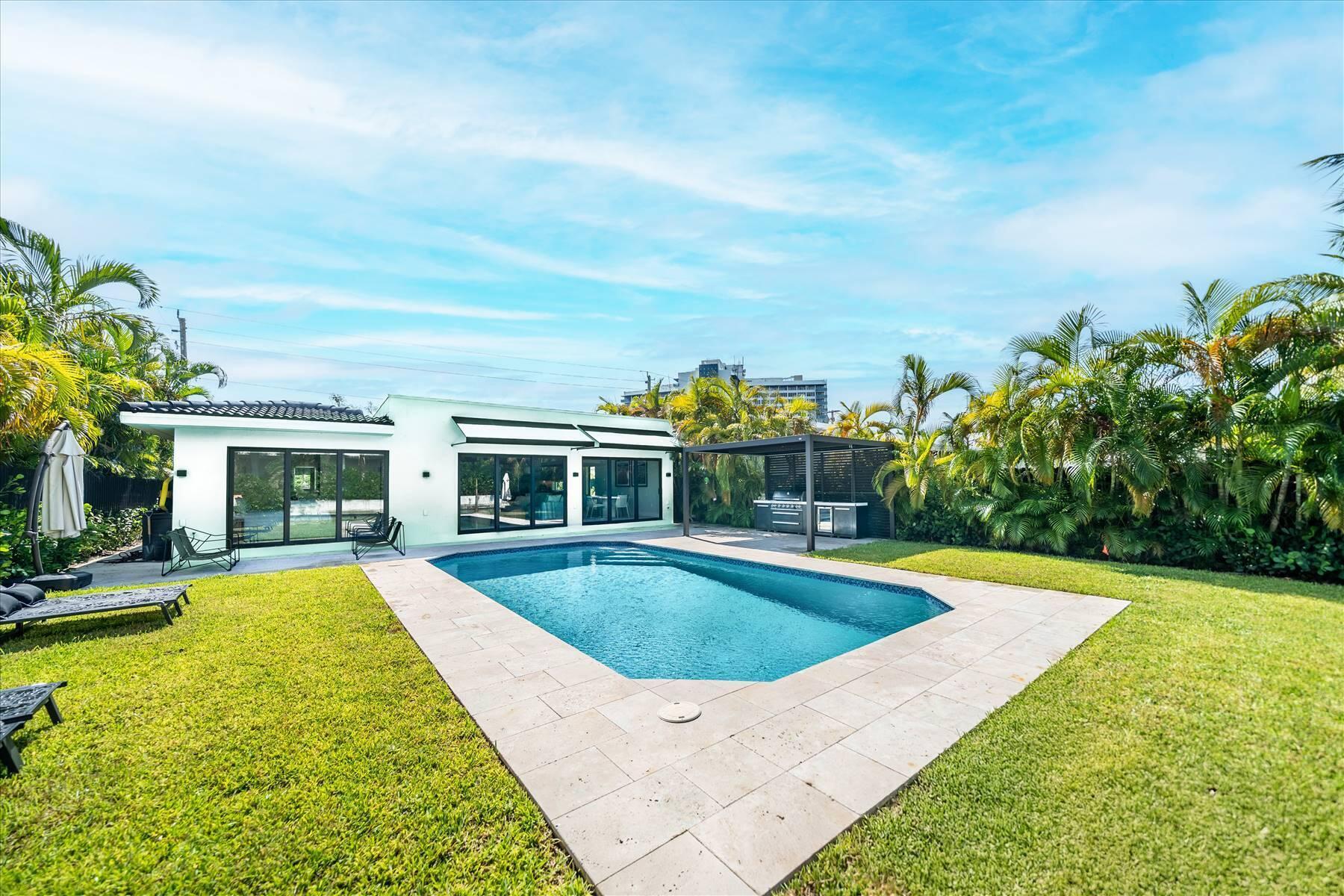 Building Photo - 7610 Bayside Ln