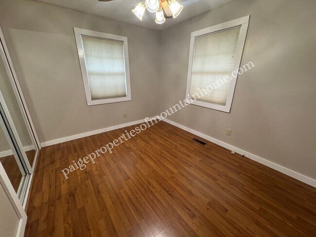 Building Photo - Charming 3 Bedroom, 2 Bath Home with Sunroom, Garage & Privacy-Fenced Yard