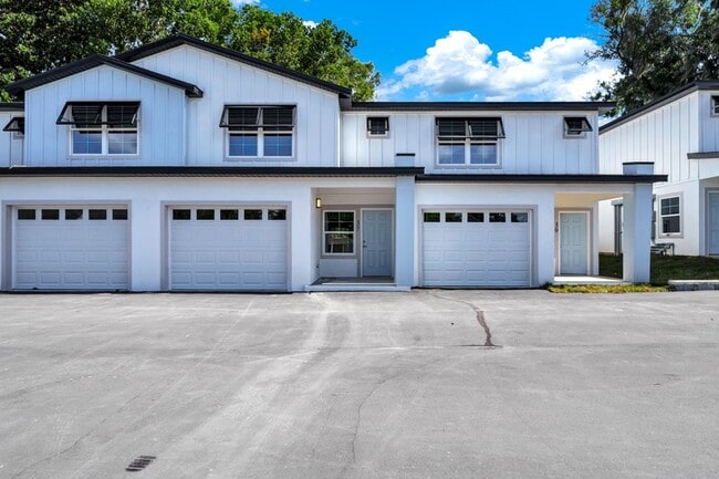 Building Photo - 37 SE 15th Terrace