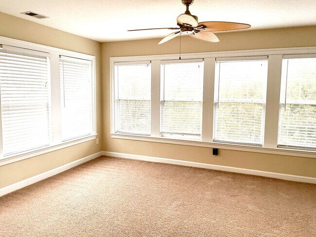 Building Photo - Beautifully Maintained Home in the Heart o...