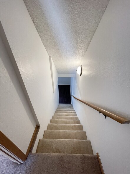 Building Photo - 5507 Fiesta Ln