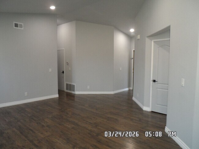 Building Photo - 3 Bedrooms, 2 Bathrooms, approx. 1112 sq. ft., 2 Car Garage, Solar Panels, Internet Included. Cos...