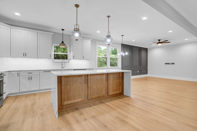 Building Photo - 108 Averill St