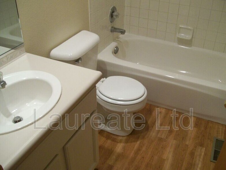 Building Photo - 8521 S Upham Way