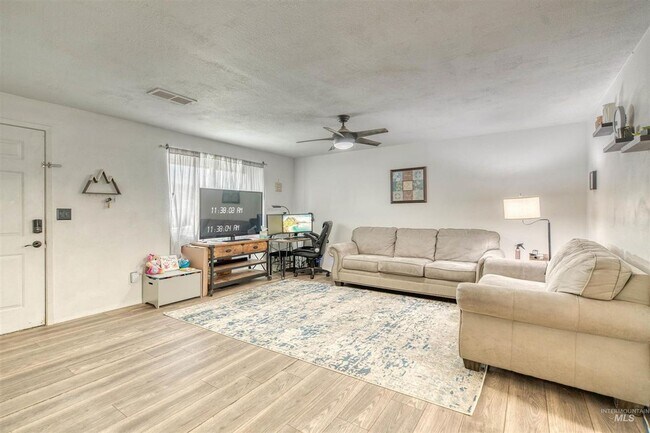 Building Photo - Cozy Single-Level Home in Quiet Neighborhood