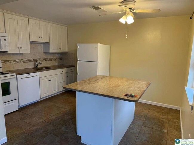 Building Photo - 2080 Johnston Dr