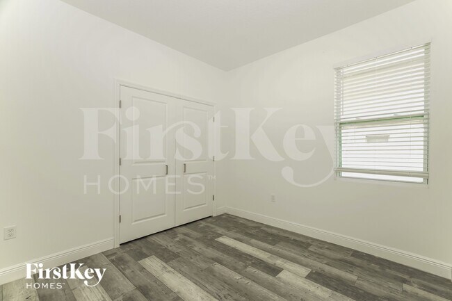 Building Photo - 301 Cimarron Ct