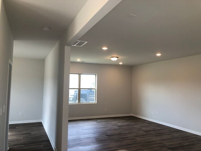 Building Photo - Lovely 3 bedroom 2.5 Bath in Williamson Co...