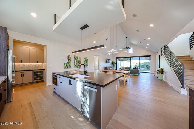 Building Photo - 6314 N 10th Dr