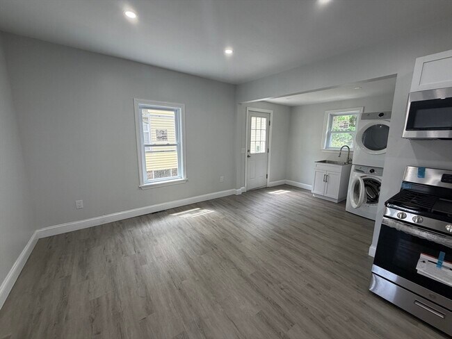 Building Photo - 75 Draper Ave