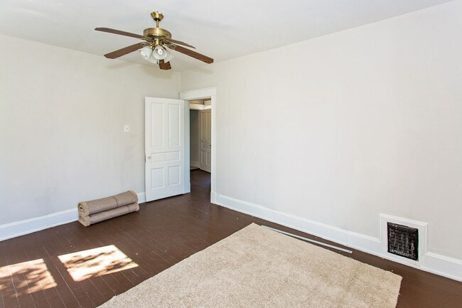 Building Photo - BOND HILL-  3 STORY 3 BEDRM 2 FULL BATH OPEN FLOOR PLAN w GARAGE